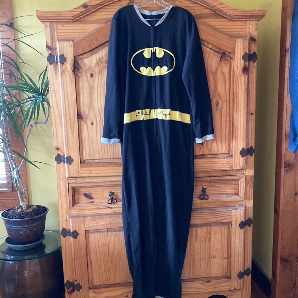 Men Batman black yellow long pajamas and cape - size L